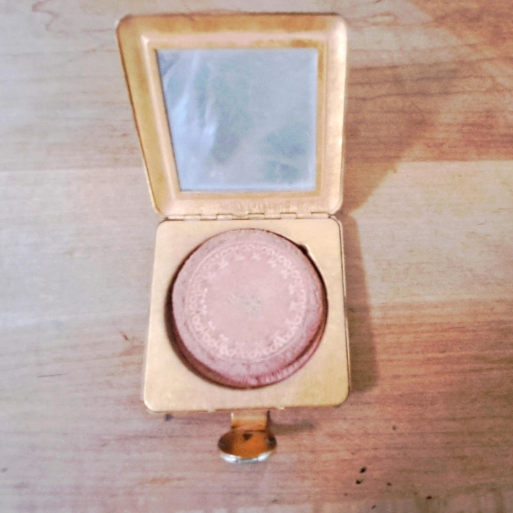 Vintage 1950s Avon Ladies Powder Compact For Loose Powder